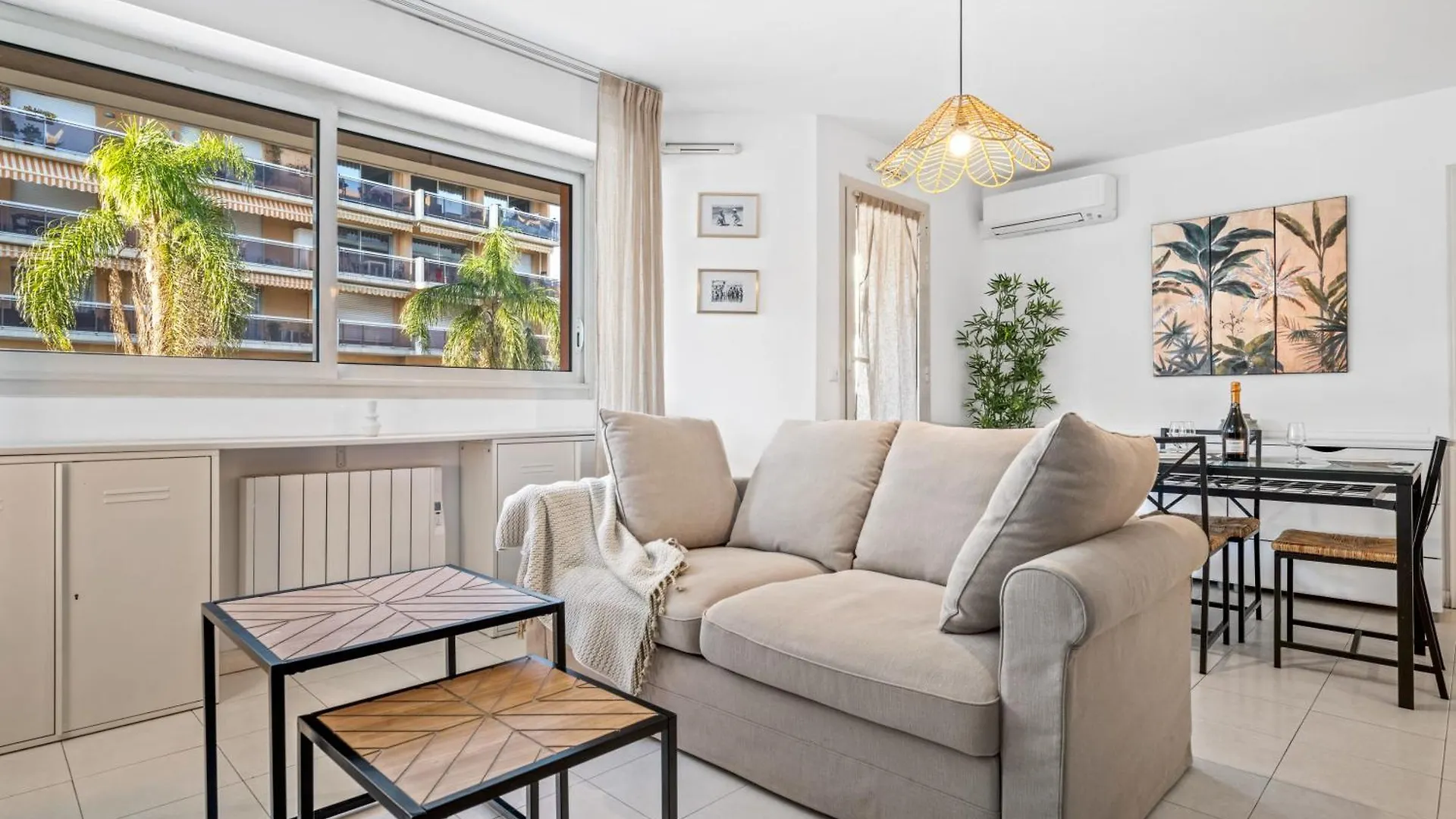 Admiral Plaza, Appartement 1 Chambre En Centre Ville, Parking & Acces Plage 멍똥 0*,  프랑스