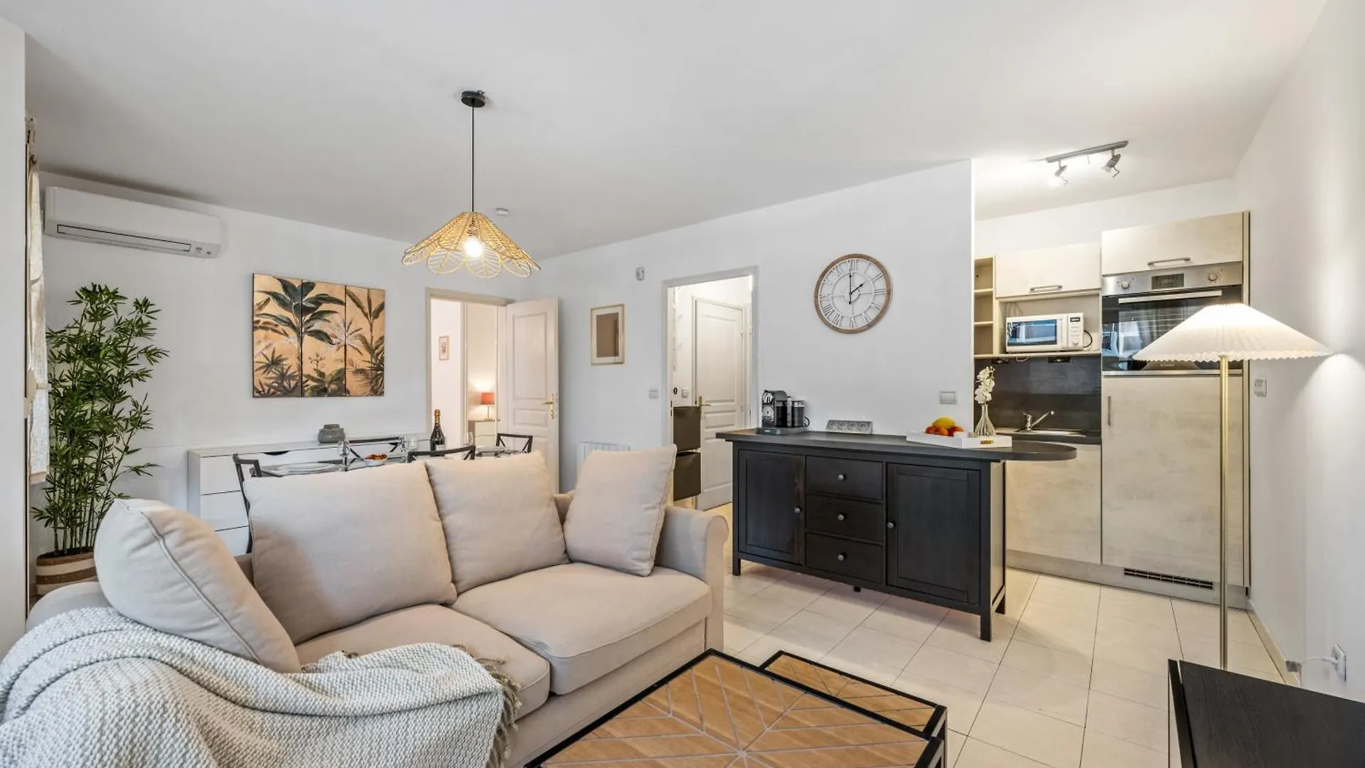 아파트 Admiral Plaza, Appartement 1 Chambre En Centre Ville, Parking & Acces Plage 멍똥